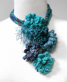 Bloomin’ Neck Garden (Crochet)